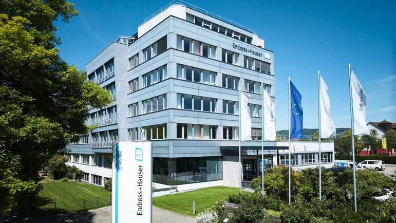 Eingang Endress+Hauser Campus Weil am Rhein - Ihr Partner für Messtechnik, Dienstleistungen und Automatisierungslösungen